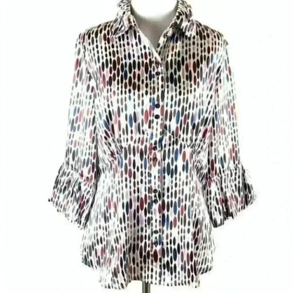 Violet & Claire womens top size medium geometric